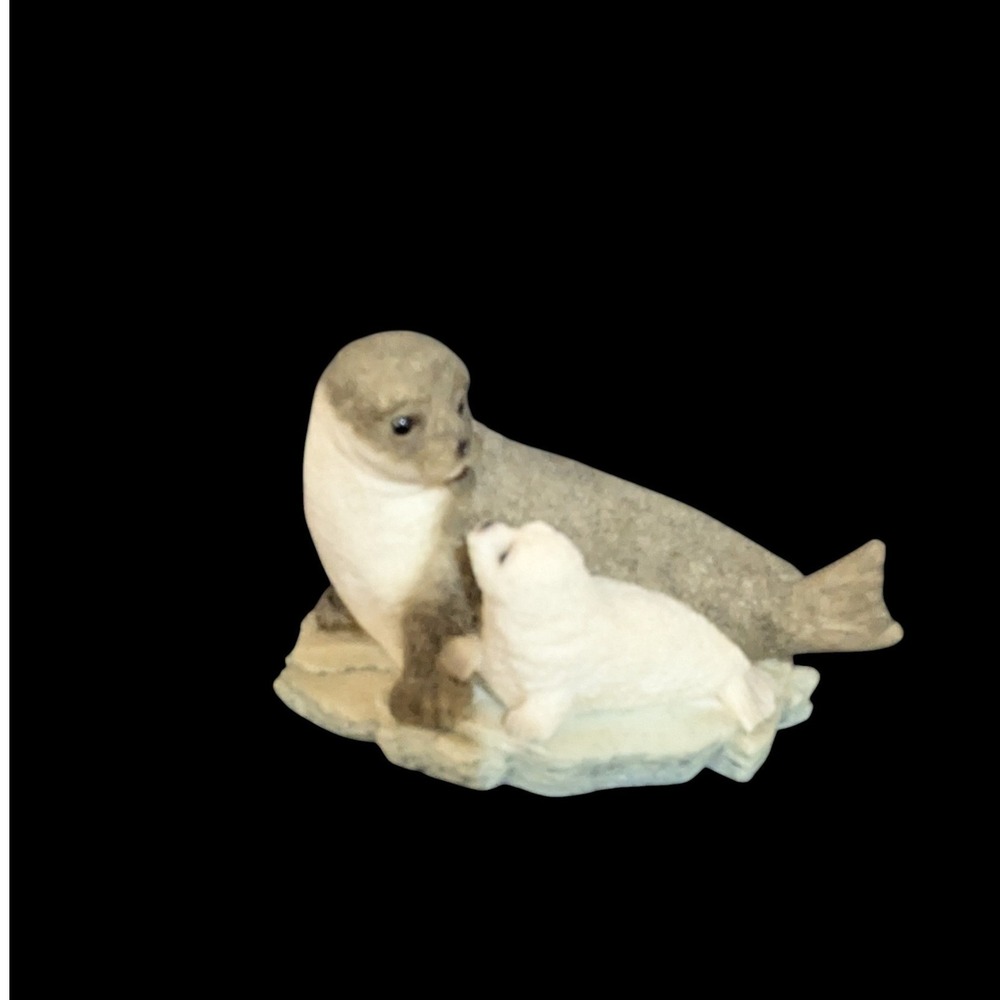 Stone Critters Harp Seal and Pup‎ Figurine SC-601 United Design Corp Gray White